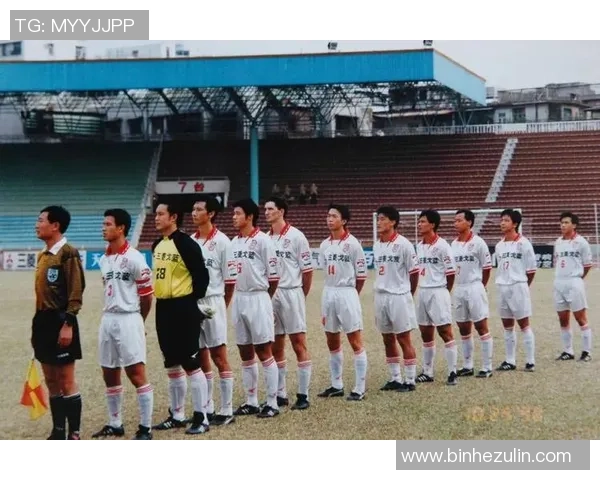 广州足球队战术变革引发热议球迷与专家共同探讨未来发展方向